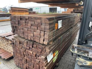 Ca. 140x Hardhouten Onderliggers Geschaafd, 40x70mm, lengte 335cm